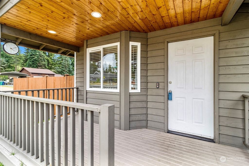 Photo of 102 W Alpine Street, Granite Falls, WA 98252 (MLS # 2156991)