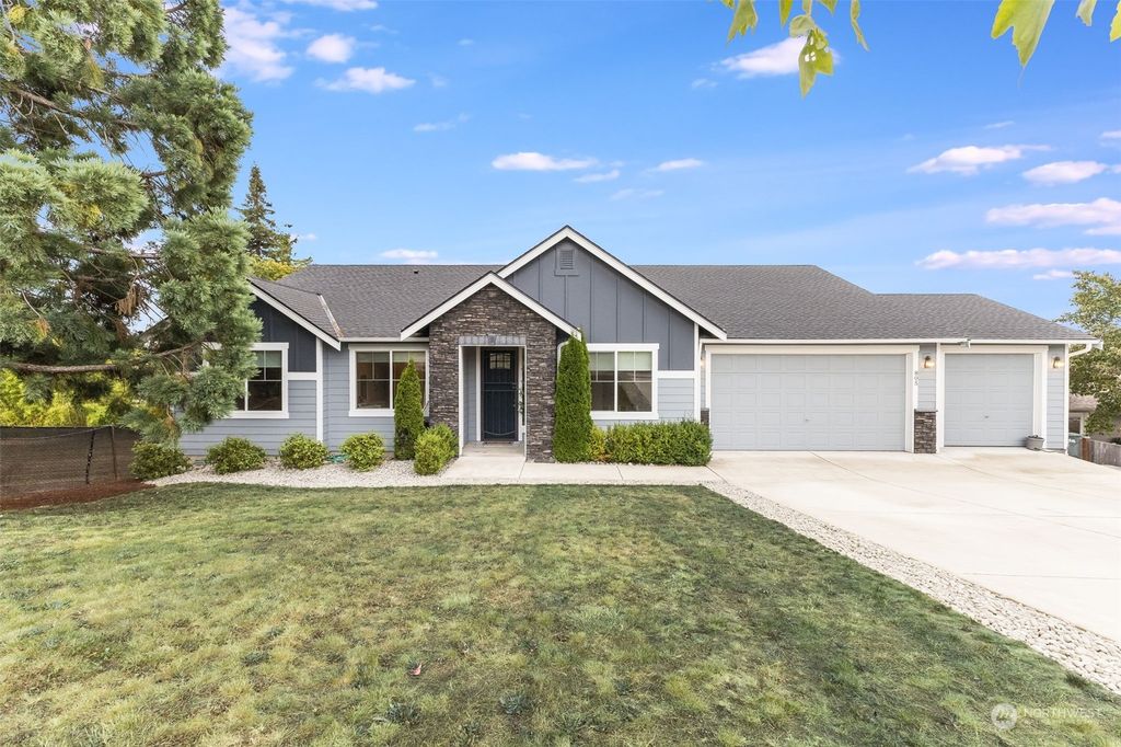 Photo of 805 20th Avenue, Milton, WA 98354 (MLS # 2278392)