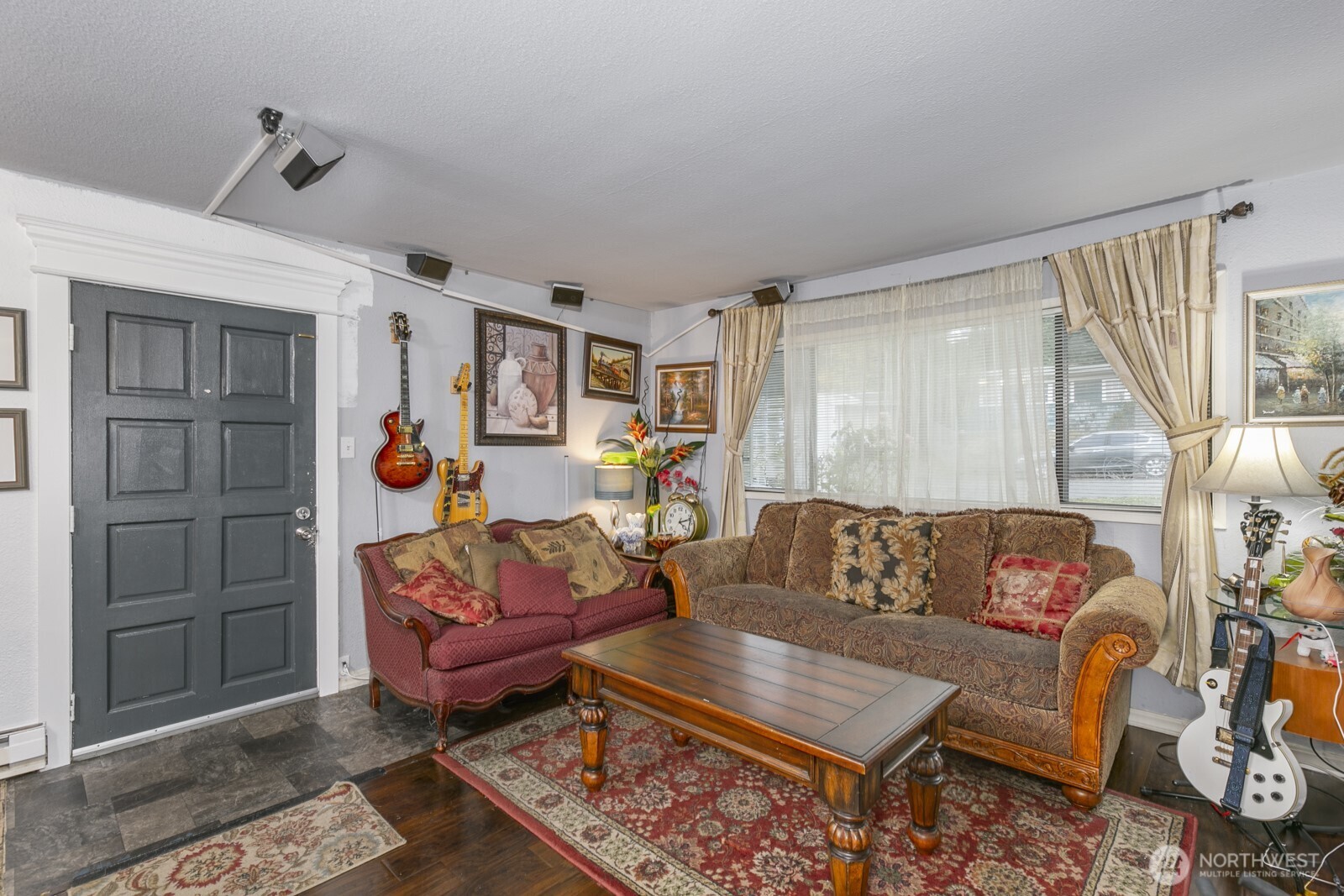 916 Ferndale Circle NE