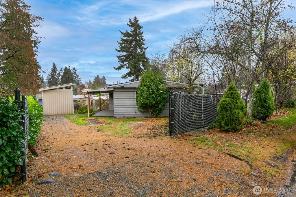 Photo of 916 Ferndale Circle NE, Renton, WA 98056 (MLS # 2455801)