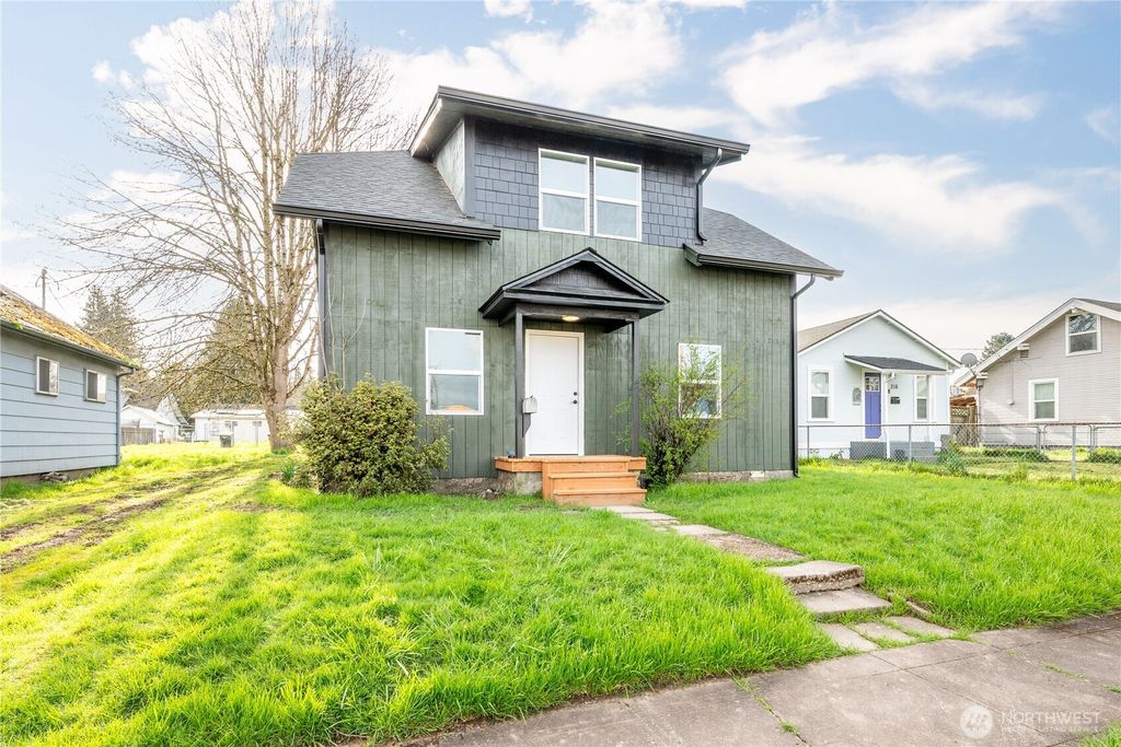 Photo of 320 23rd Avenue, Longview, WA 98632 (MLS # 2503651)