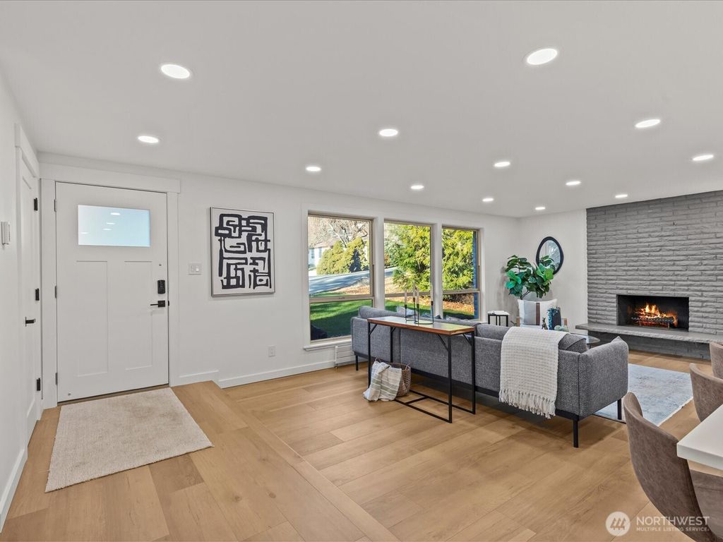 Photo of 16822 8th Avenue SW, Normandy Park, WA 98166 (MLS # 2469538)