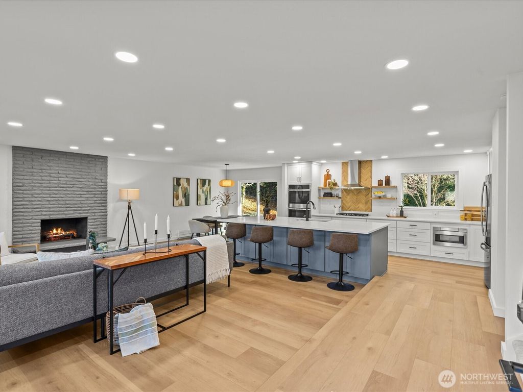 Photo of 16822 8th Avenue SW, Normandy Park, WA 98166 (MLS # 2469538)