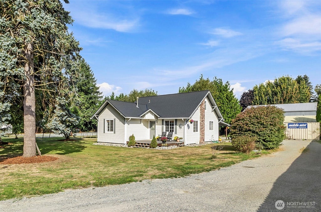 Photo of 410 Burrows Lane, Sedro Woolley, WA 98284 (MLS # 2581534)