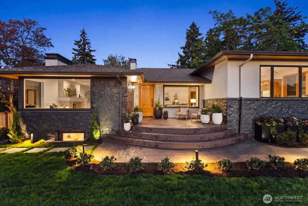 Photo of 3204 72nd Avenue SE, Mercer Island, WA 98040 (MLS # 2577547)