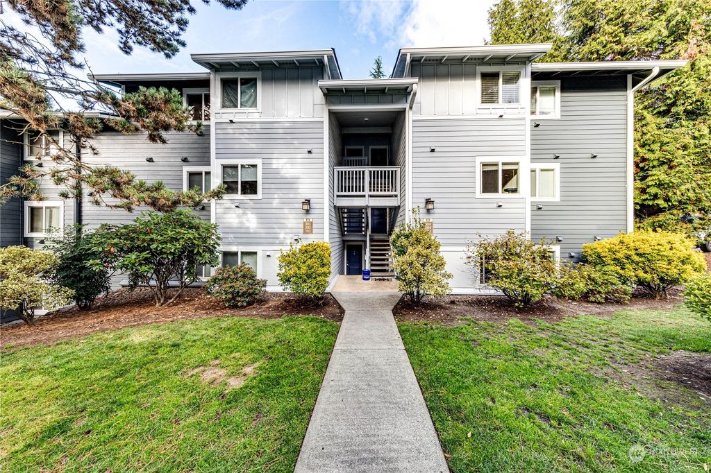 Photo of 14014 NE 181st Place #D104, Woodinville, WA 98072 (MLS # 2027989)