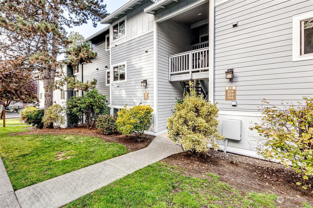 Photo of 14014 NE 181st Place #D104, Woodinville, WA 98072 (MLS # 2027989)