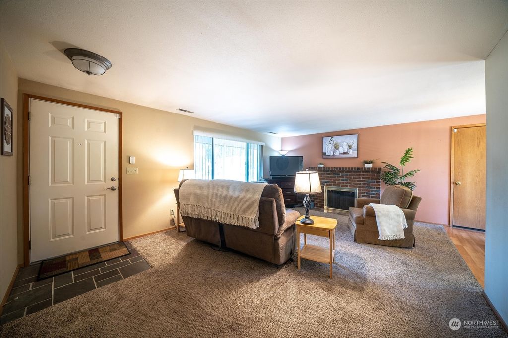 Photo of 31702 5th Avenue S, Federal Way, WA 98003 (MLS # 1983545)