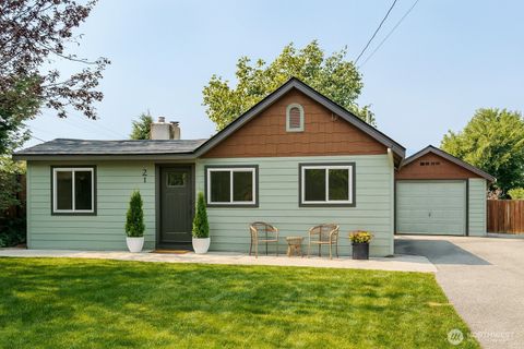 Photo of 514 Sunset Avenue, Wenatchee, WA 98801 (MLS # 2436707)
