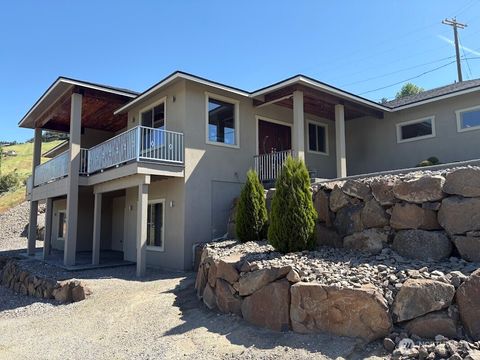 Photo of 1515 American Fruit Road, Wenatchee, WA 98801 (MLS # 2519805)