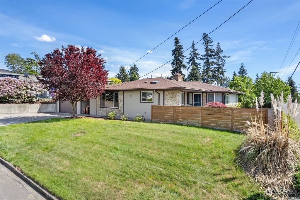 Photo of 3301 NE 11th Place, Renton, WA 98056 (MLS # 2235649)