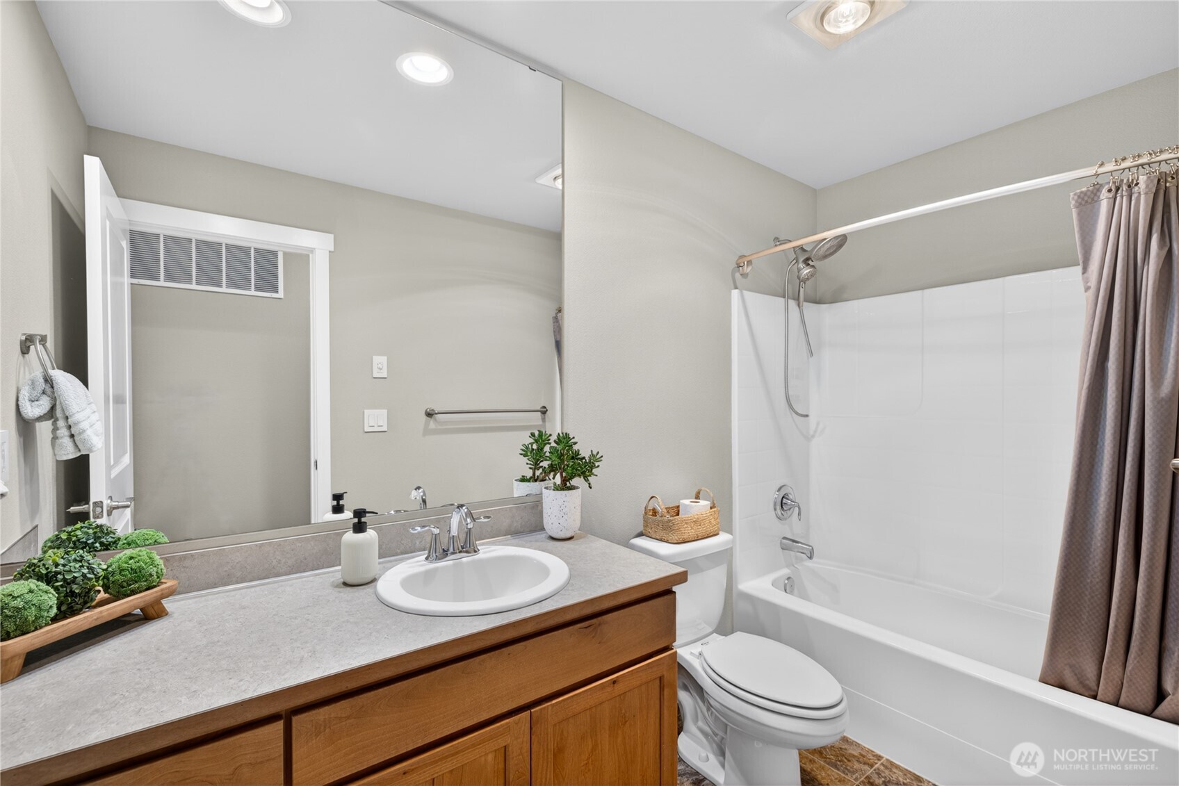 Stanwood, Washington, 98292, United States, 4 Bedrooms Bedrooms, ,3 BathroomsBathrooms,Residential,Active,2052133