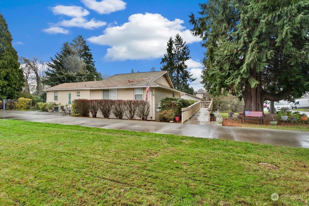 Photo of 1402 N 28th Street, Renton, WA 98056 (MLS # 2196050)