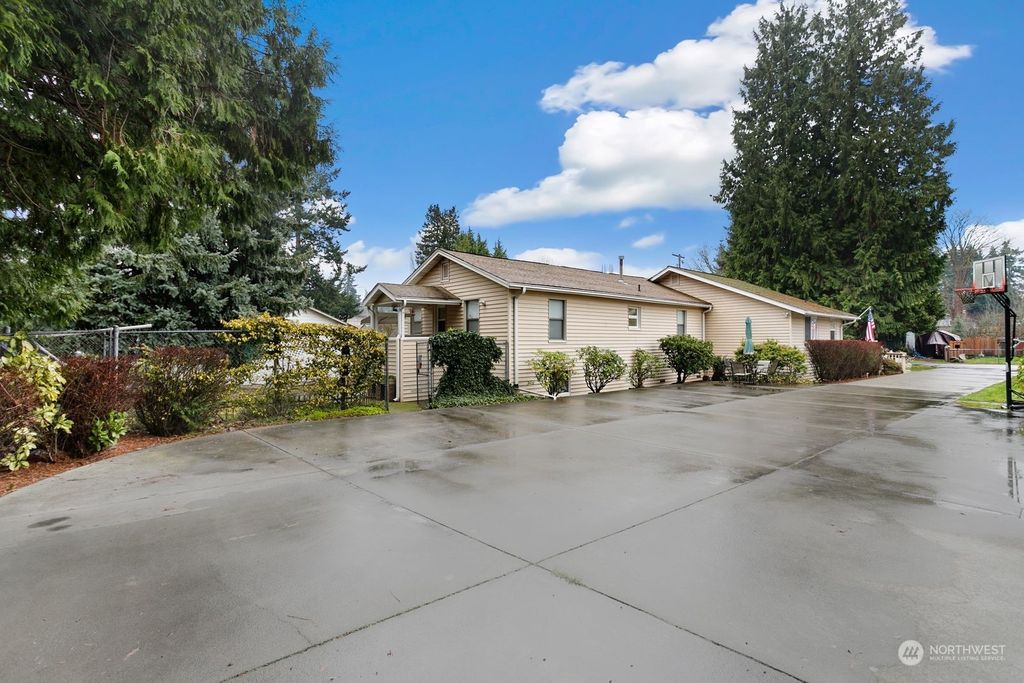 Photo of 1402 N 28th Street, Renton, WA 98056 (MLS # 2196050)
