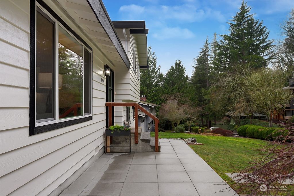 Photo of 13906 16th Place SW, Burien, WA 98166 (MLS # 2323554)