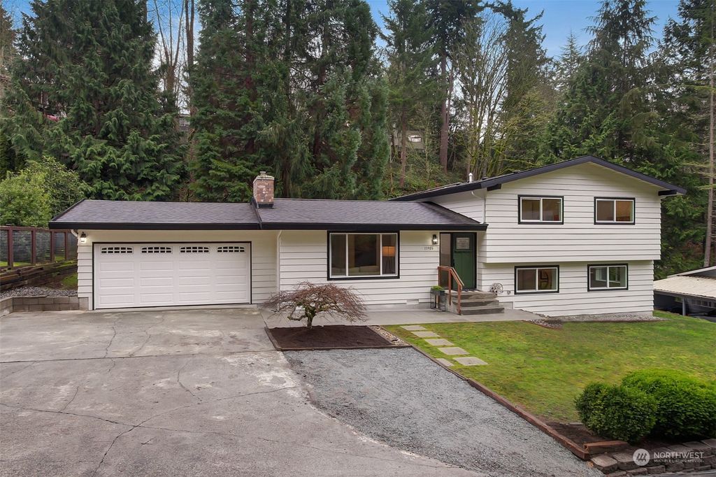 Photo of 13906 16th Place SW, Burien, WA 98166 (MLS # 2323554)