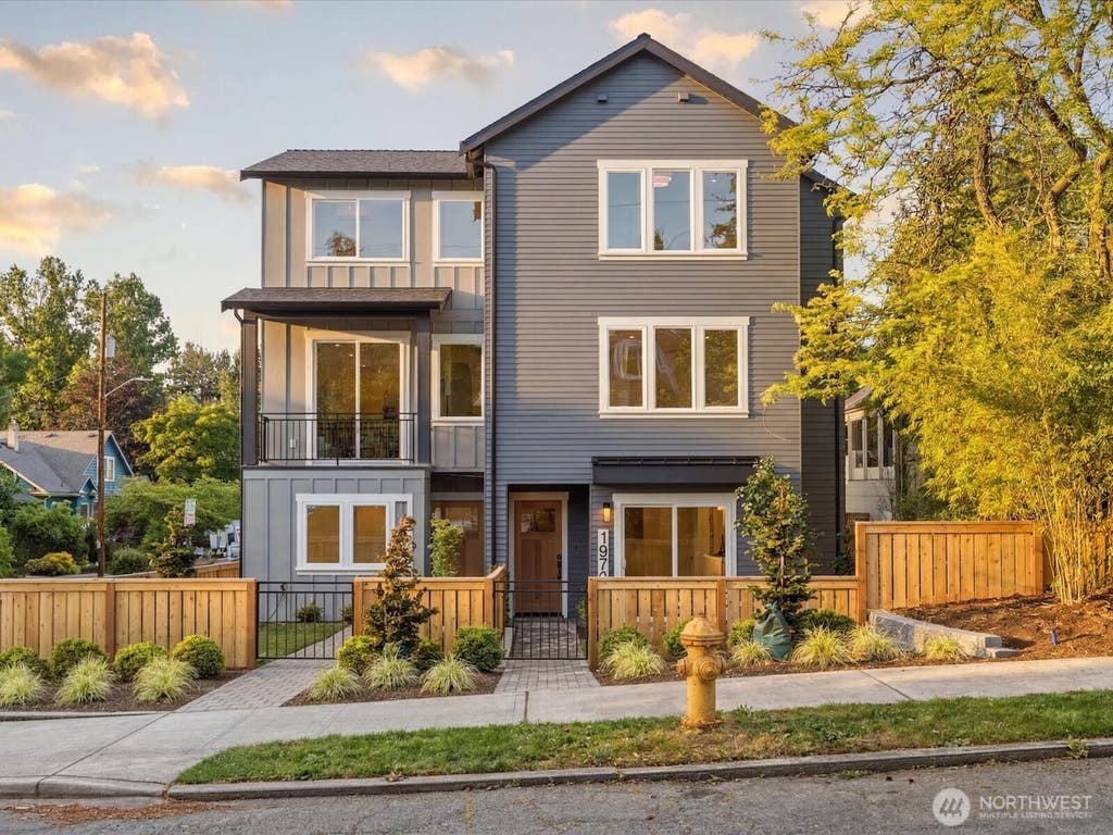 Photo of 1970 25th Avenue E, Seattle, WA 98112 (MLS # 2571066)