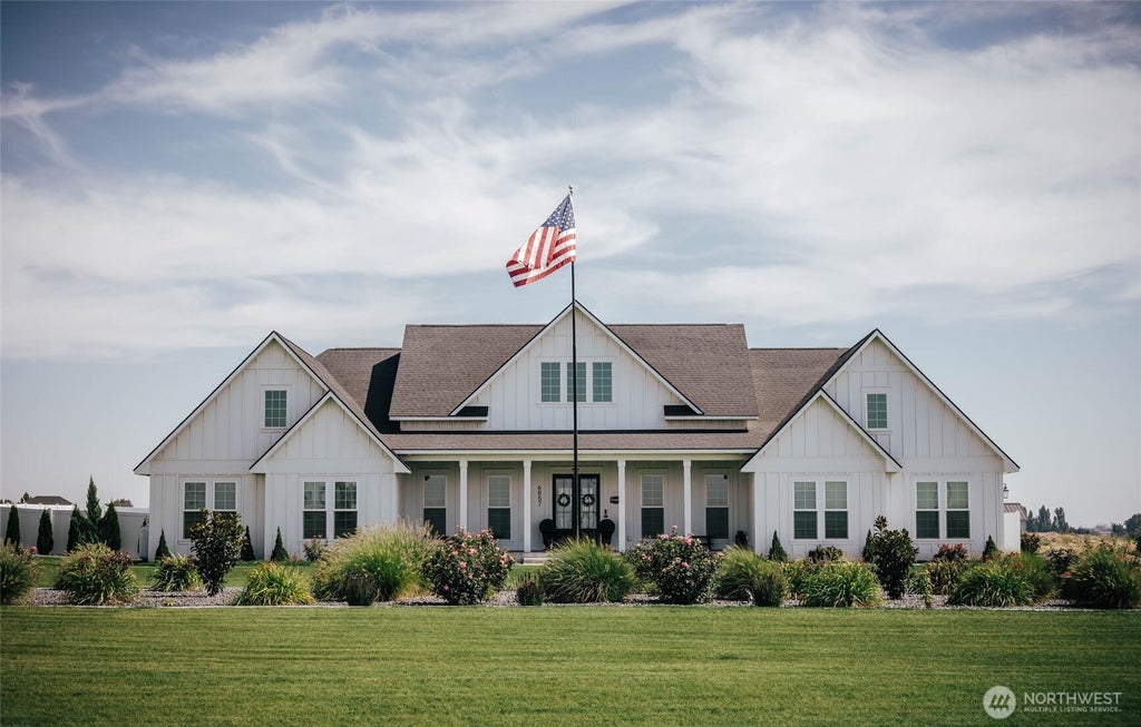 Photo of 6857 Road D NE, Moses Lake, WA 98837 (MLS # 2576516)