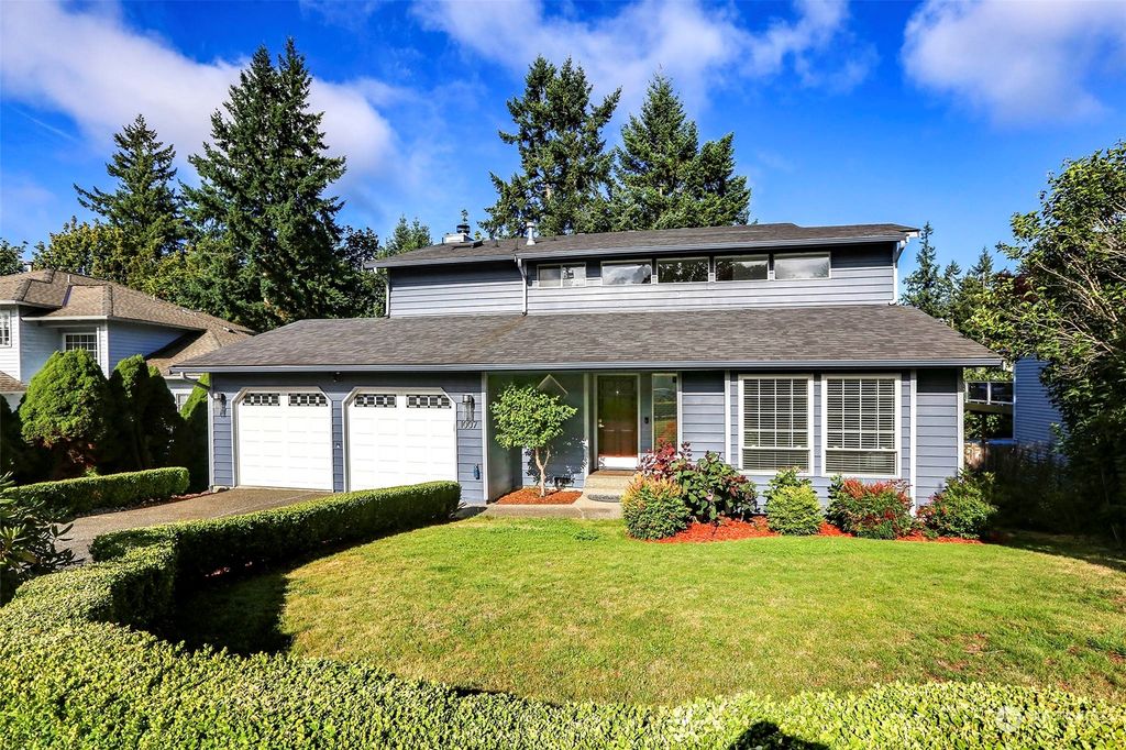 Photo of 1007 221st Avenue NE, Sammamish, WA 98074 (MLS # 2142477)