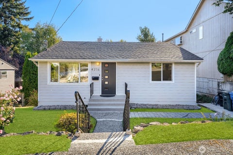 Photo of 4216 27th Avenue W, Seattle, WA 98199 (MLS # 2586075)