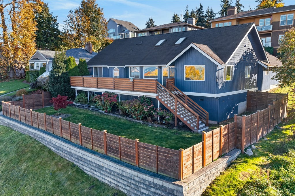 Photo of 513 37th Street, Anacortes, WA 98221 (MLS # 2598095)
