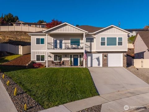 Photo of 2007 Westhaven, Wenatchee, WA 98801 (MLS # 2331871)