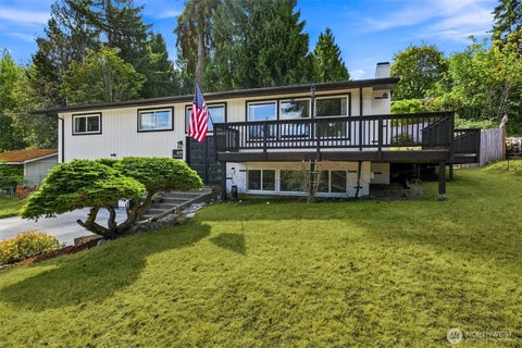 Photo of 810 19th Avenue SE, Puyallup, WA 98372 (MLS # 2576942)