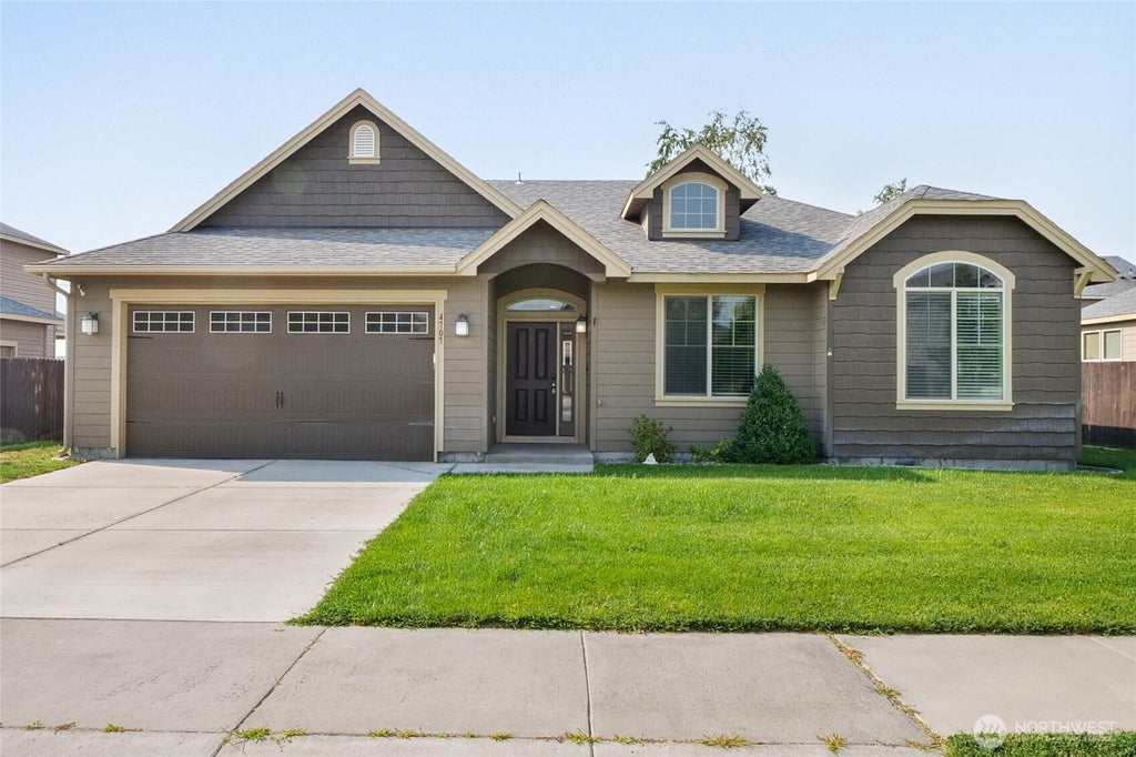 Photo of 4707 W Warbler Street, Moses Lake, WA 98837 (MLS # 2568599)