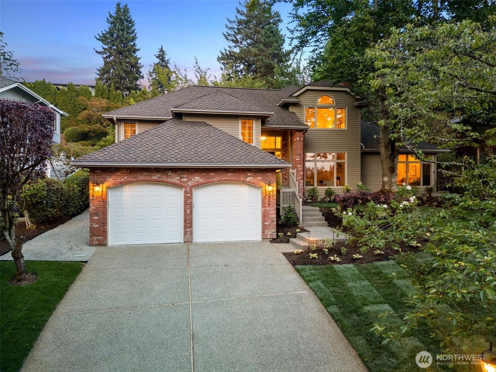 Photo of 9824 111th Avenue NE, Kirkland, WA 98033 (MLS # 2567896)