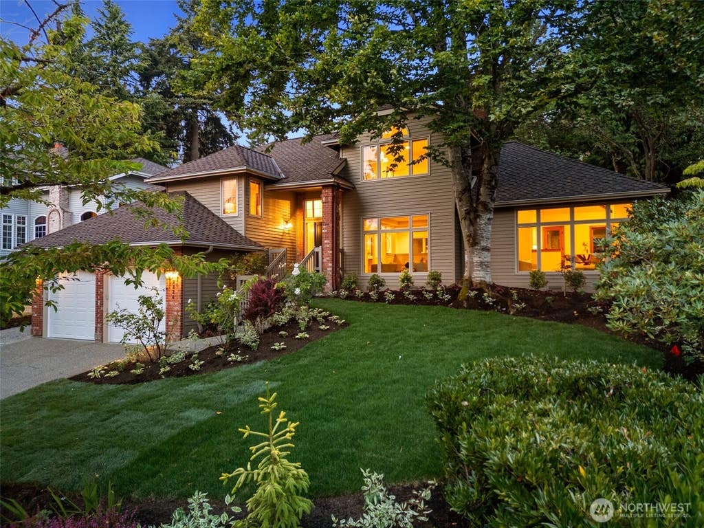 Photo of 9824 111th Avenue NE, Kirkland, WA 98033 (MLS # 2567896)