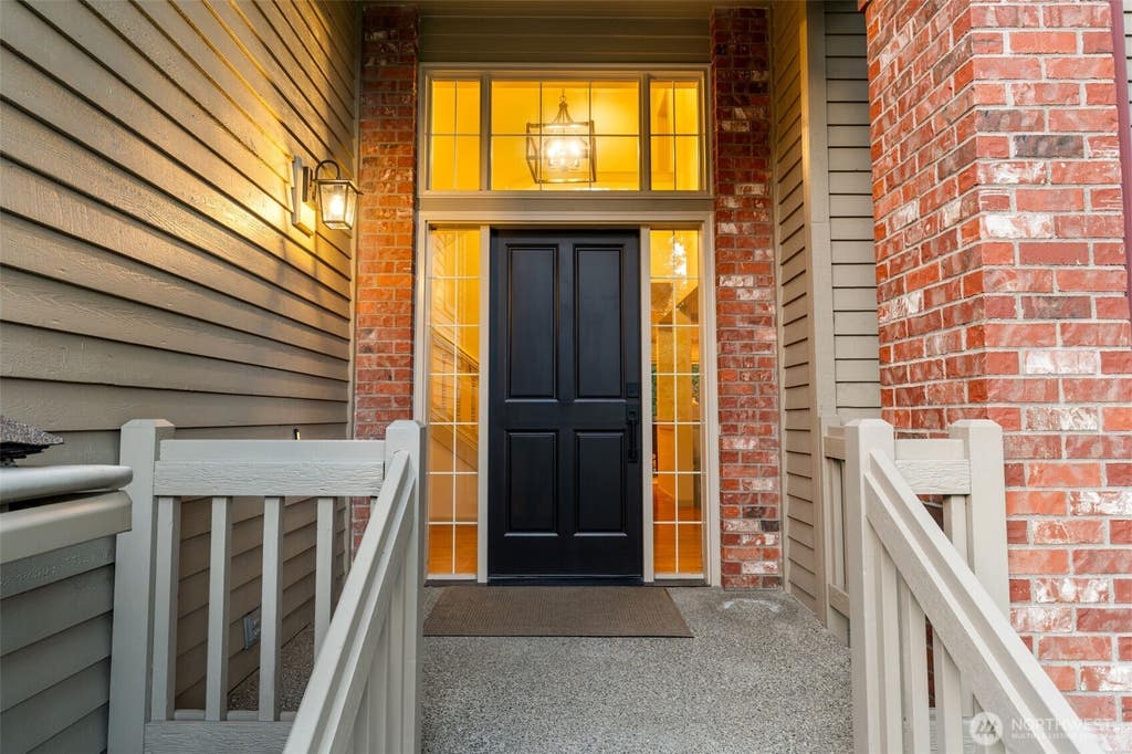 Photo of 9824 111th Avenue NE, Kirkland, WA 98033 (MLS # 2567896)