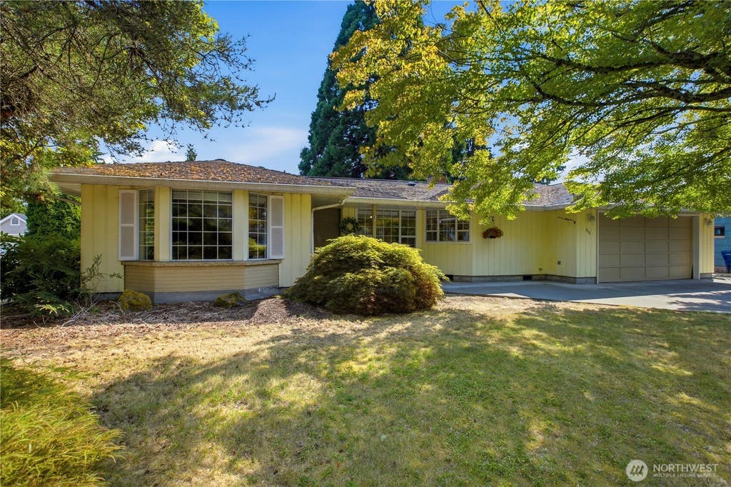 Photo of 1708 5th Street NE, Auburn, WA 98002 (MLS # 2568110)