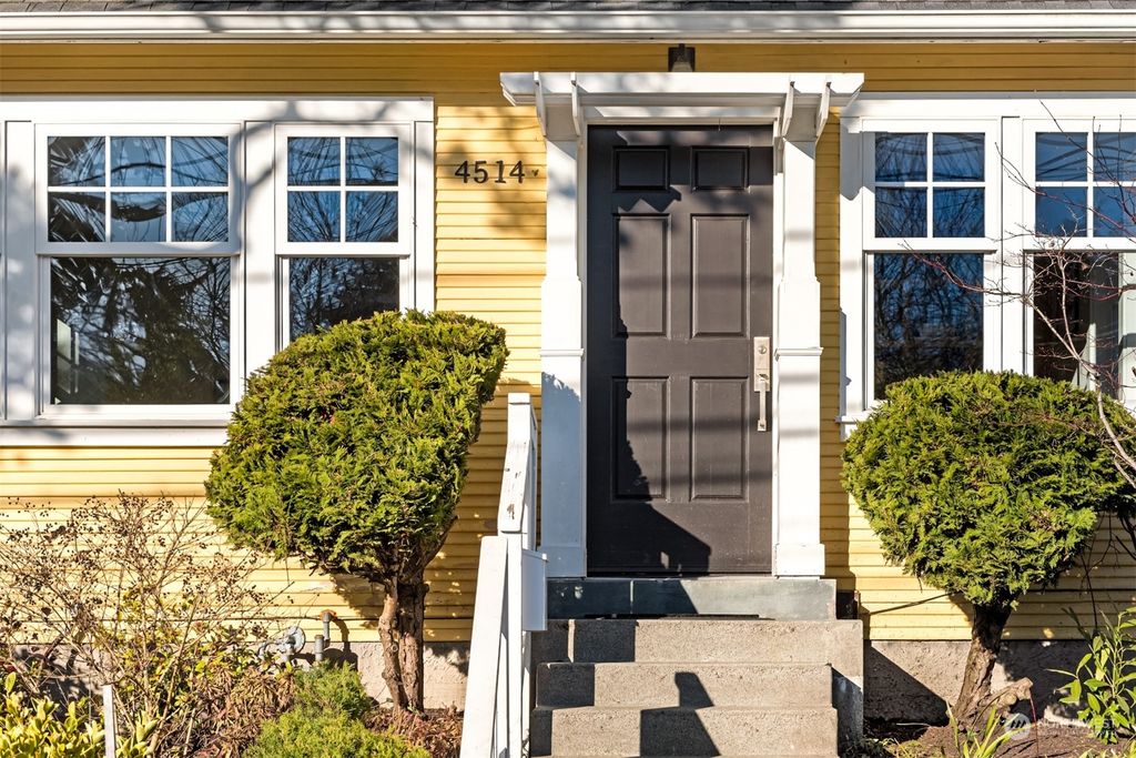 Photo of 4514 SW Walker Street, Seattle, WA 98116 (MLS # 2314644)
