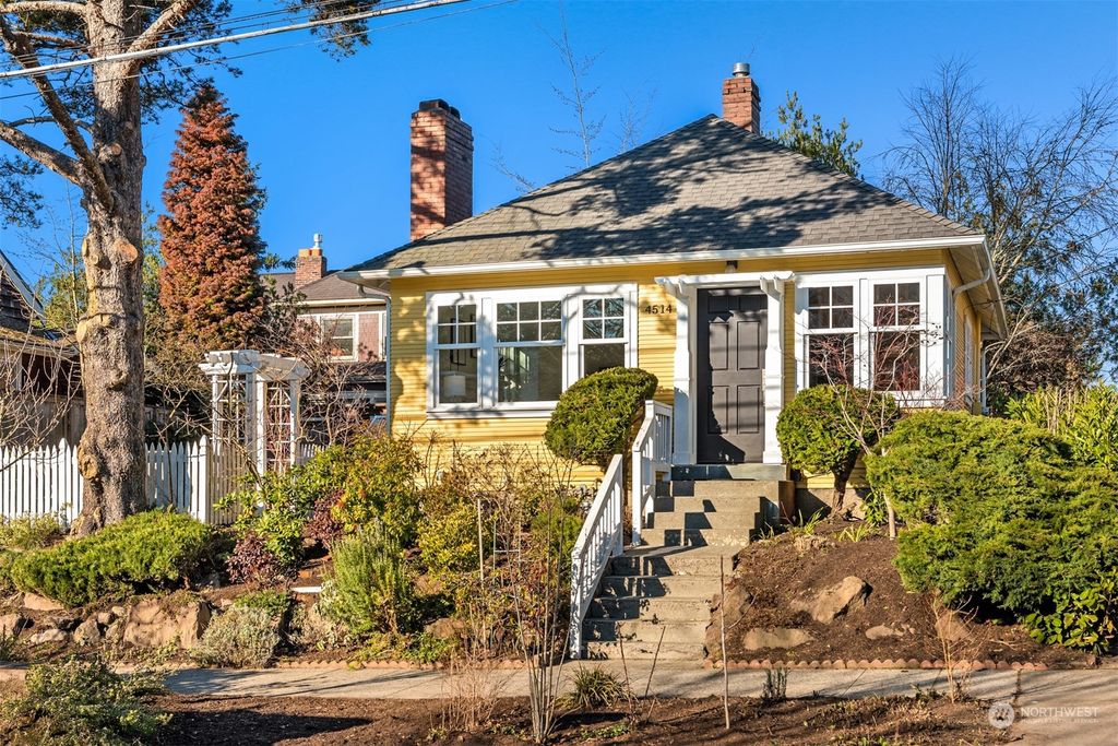 Photo of 4514 SW Walker Street, Seattle, WA 98116 (MLS # 2314644)