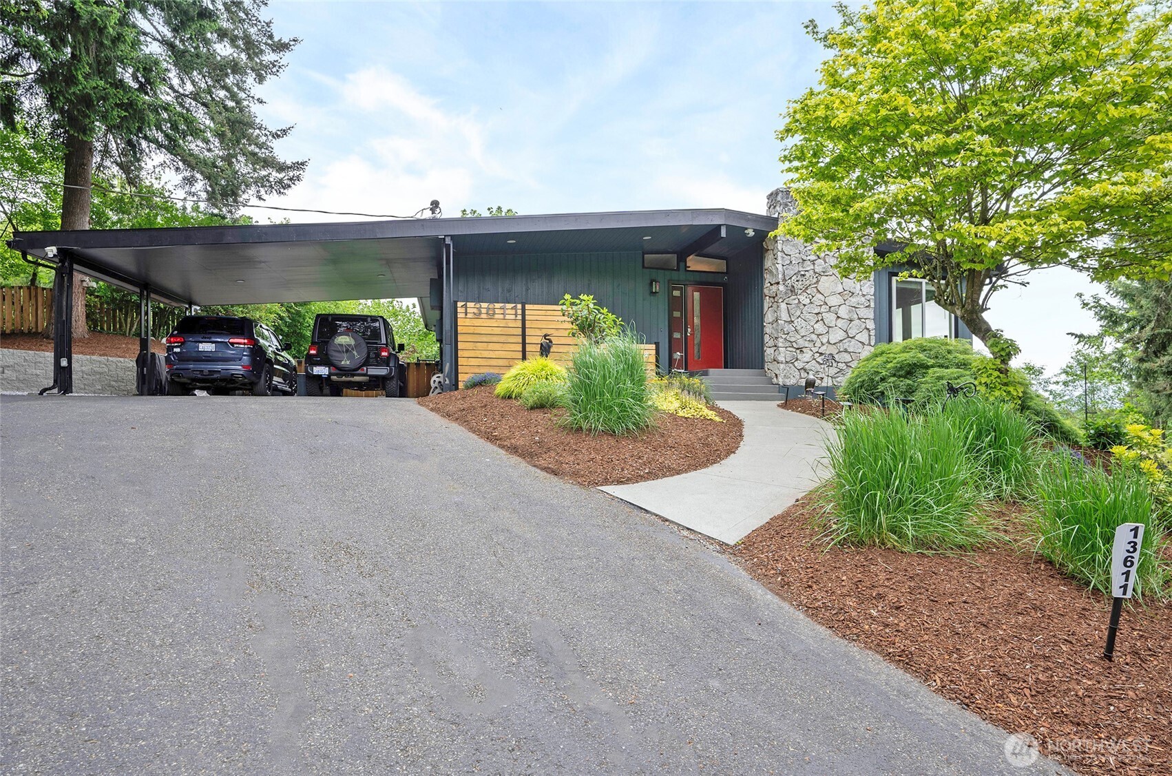 13611 Military Road E