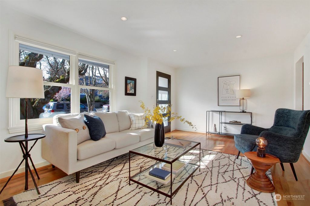 Photo of 6252 38th Avenue NE, Seattle, WA 98115 (MLS # 2208815)