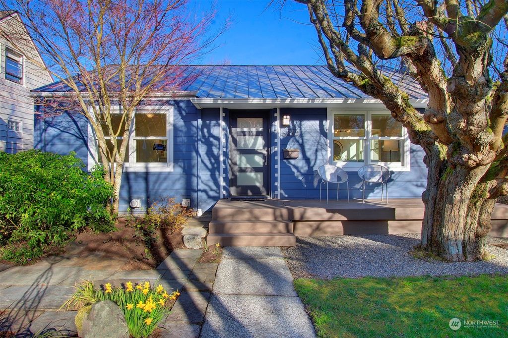 Photo of 6252 38th Avenue NE, Seattle, WA 98115 (MLS # 2208815)