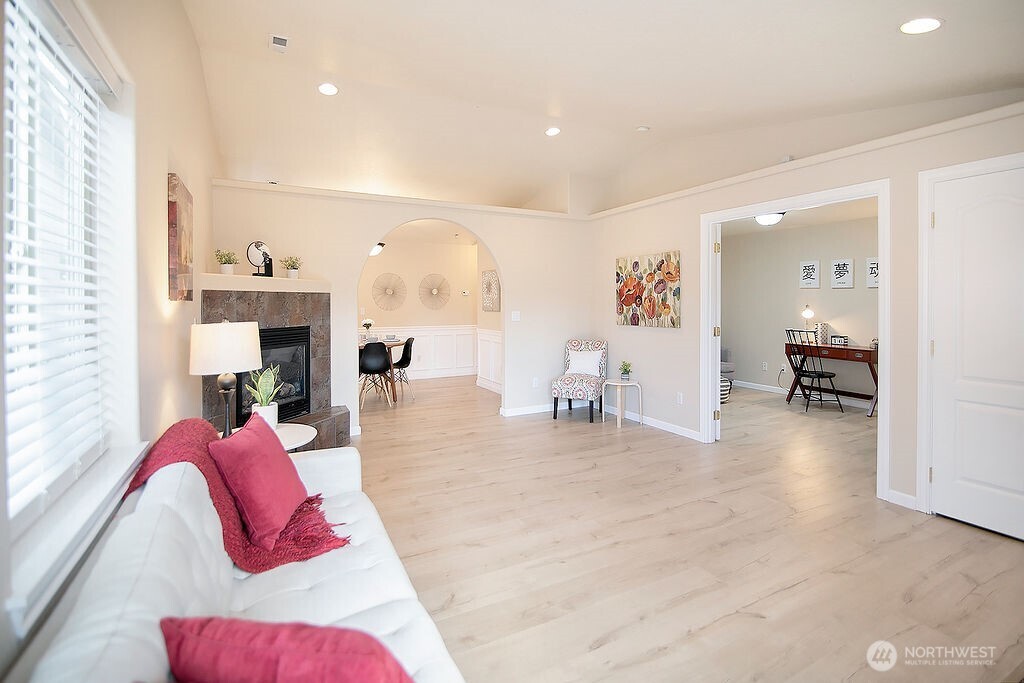 18 Willow Point Loop