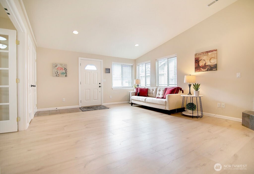 18 Willow Point Loop