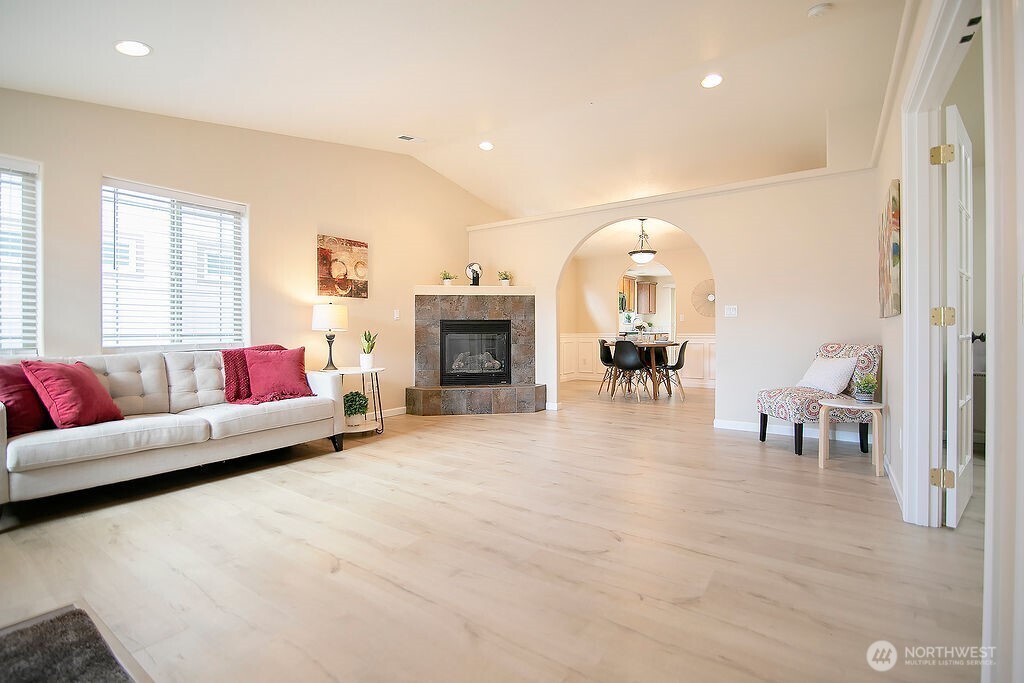 18 Willow Point Loop