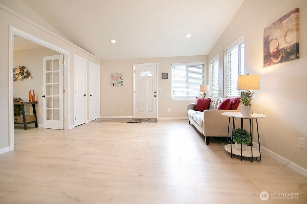 18 Willow Point Loop