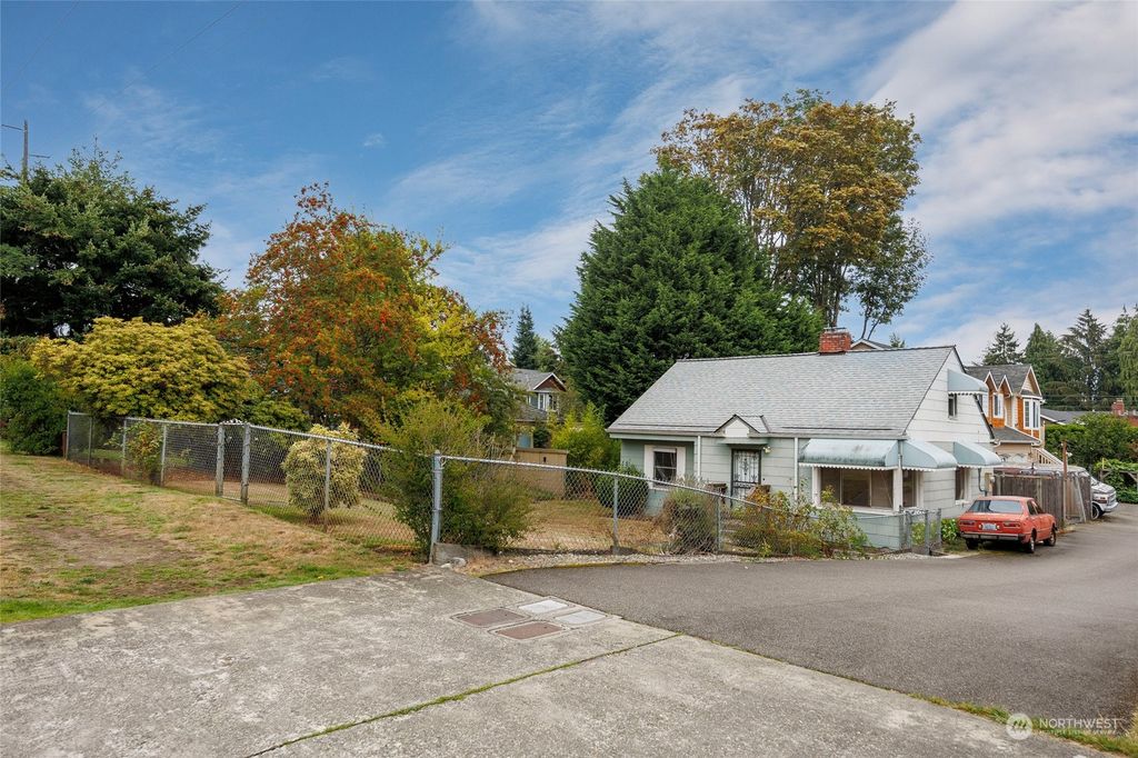 Photo of 15568 8th Avenue NE, Shoreline, WA 98155 (MLS # 2293124)
