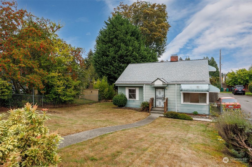 Photo of 15568 8th Avenue NE, Shoreline, WA 98155 (MLS # 2293124)