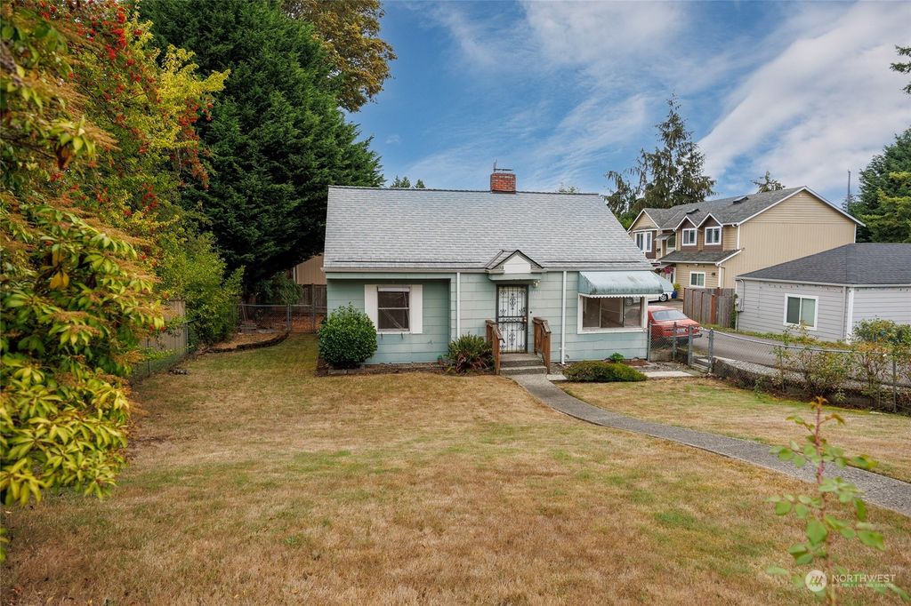 Photo of 15568 8th Avenue NE, Shoreline, WA 98155 (MLS # 2293124)