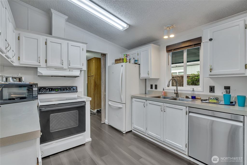 Photo of 27427 149th Avenue SE, Kent, WA 98042 (MLS # 2350140)