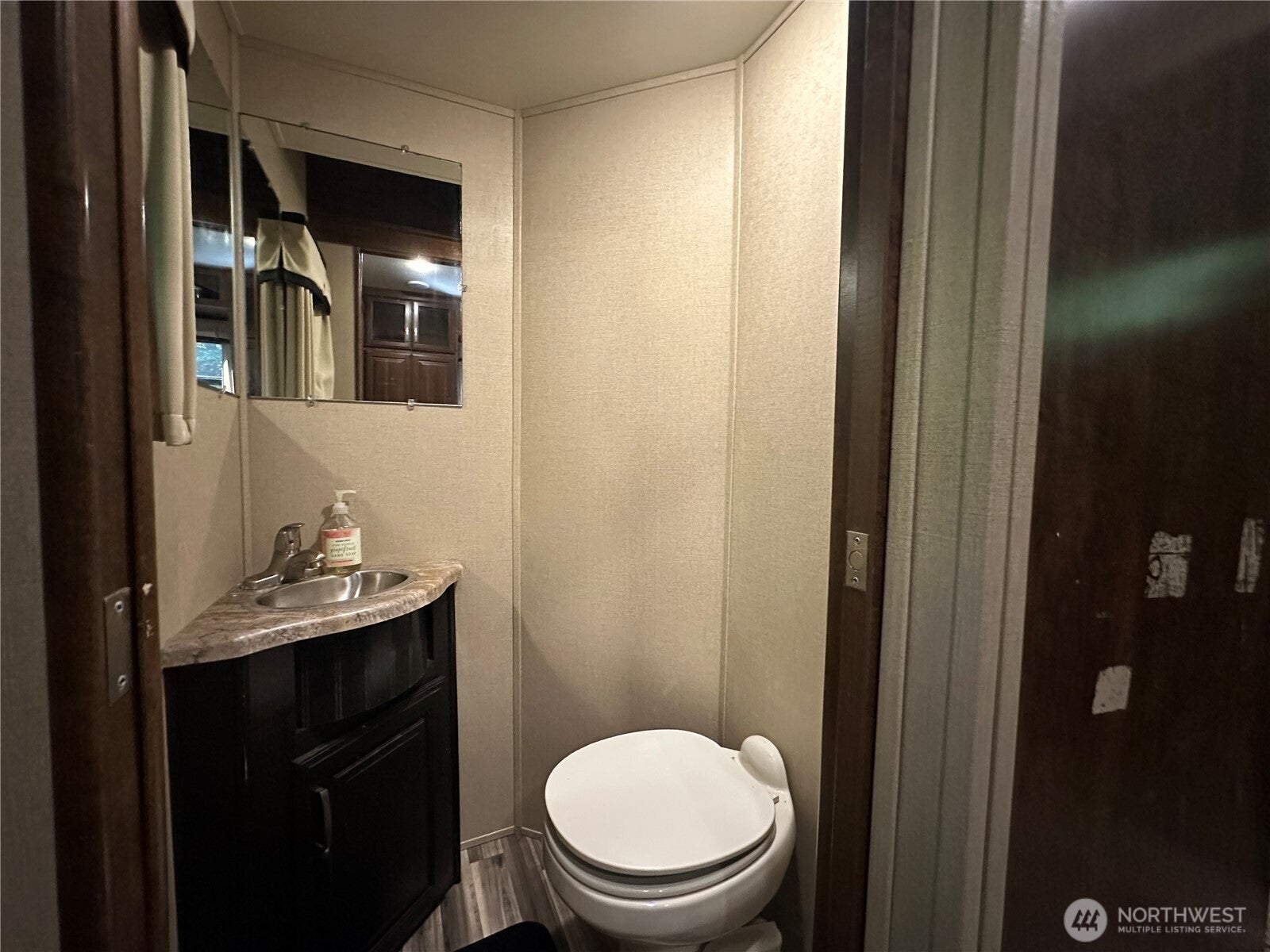 45264 Nesika Trail