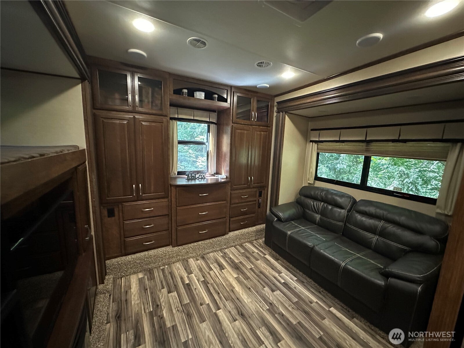 45264 Nesika Trail