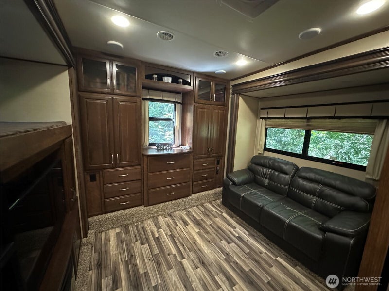 45264 Nesika Trail
