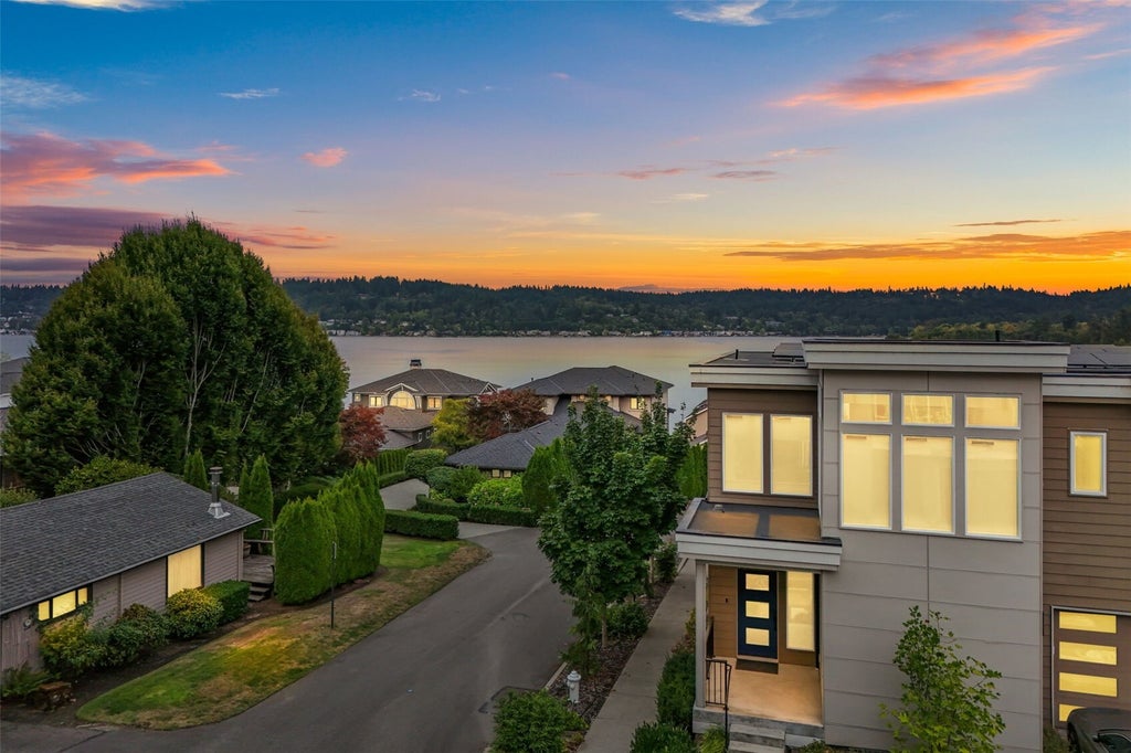 Photo of 4892 194th Avenue SE, Issaquah, WA 98027 (MLS # 2568128)