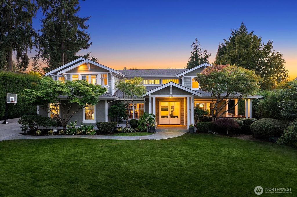 Photo of 4427 95th Avenue NE, Yarrow Point, WA 98004 (MLS # 2507795)